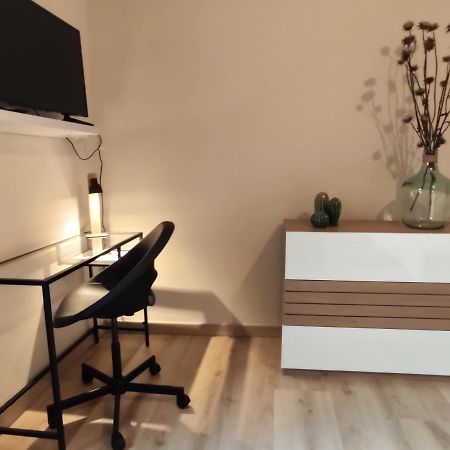 Chez Leon - Clim' & Patio - Appart Loupian Centre 外观 照片