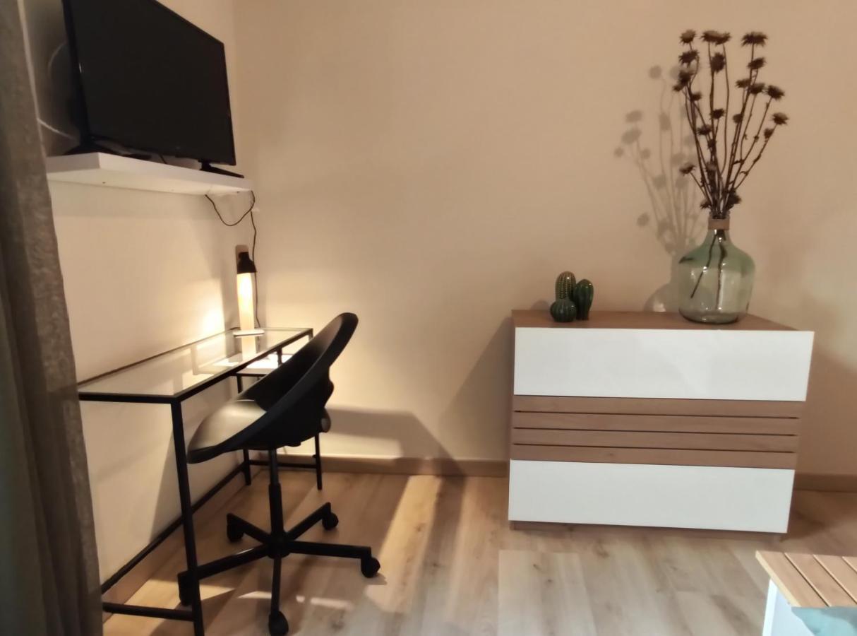 Chez Leon - Clim' & Patio - Appart Loupian Centre 外观 照片
